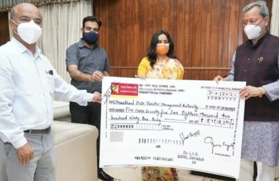 यूजेवीएन लि. के एमडी और यूपीसीएल के एमडी ने कोरोना से लड़ने के लिए मुख्यमंत्री को सौंपा सात करोड़ चौसठ लाख का चेक