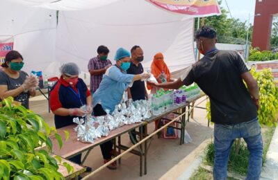 मरीजों के तीमारदारों और मेडिकल कॉलेज के स्टाफ़ के लिए रुद्रपुर राइजिंग फाउंडेशन की भोजन, पानी सेवा लगातार जारी