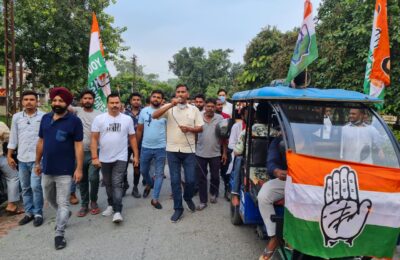 वरिष्ठ कांग्रेसी नेता पुष्कर राज जैन ने युवा कांग्रेस कार्यकर्ताओं के साथ बेतहाशा बढ़ती मंहगाई को लेकर बीजेपी सरकार के खिलाफ हुए प्रदर्शन में लिया हिस्सा