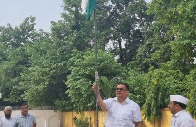 जिला पंचायत ऊधमसिंह नगर में धूमधाम से मनाया गया 75वां स्वतंत्रता दिवस,जिला अभियंता बीसी छिम्बाल ने ध्वजारोहण के बाद किया शहीदों को नमन्