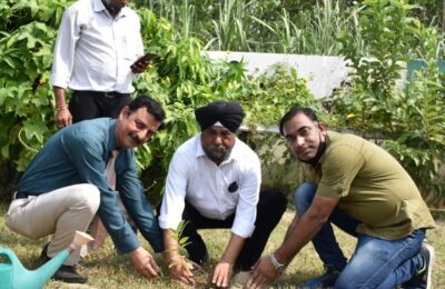 महिंद्रा एंड महिंद्रा फाइनेंस कम्पनी ने दिल्ली पब्लिक स्कूल रुद्रपुर में 150 पौधे रोपण कर दिया पर्यावरण संरक्षण का संदेश