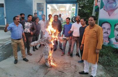 देखिए, bjp के वरिष्ठ नेता विकास शर्मा ने कांग्रेसी नेता सलमान खुर्शीद का क्यों फूका पुतला और क्यों की इन्हें पाकिस्तान भेजने की मांग