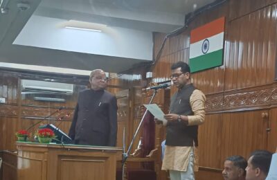 देखिए .. रुद्रपुर से नवनियुक्त बीजेपी विधायक शिव अरोरा ने विधानसभा में ली पद एवं गोपनीयता की शपथ