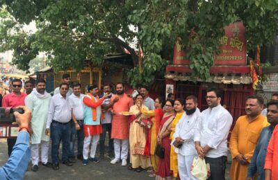 केन्द्रीय रक्षा राज्यमंत्री अजय भट्ट का भाजपाइयों ने मनाया धूमधाम से जन्मदिवस, सांसद प्रतिनिधि विपिन जल्होत्रा के नेतृत्व में बच्चों को वितरित की पाठ्य सामग्री