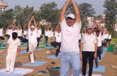 रुद्रपुर में रही अंतरराष्ट्रीय योग दिवस पर योगाभ्यास की धूम, प्रशासनिक अधिकारियों, कर्मचारियों के अलावा प्राइवेट संस्थाओं में भी किया गया योगाभ्यास